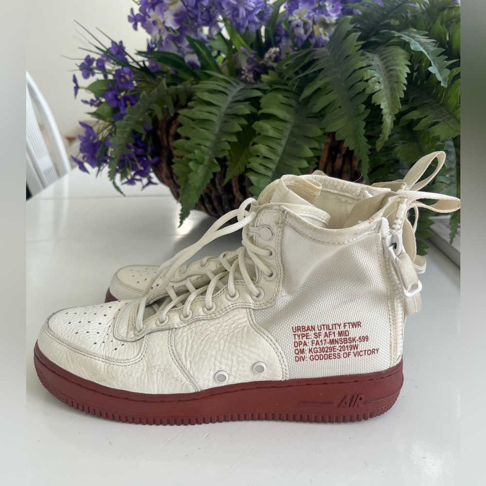 Nike SF AF1 Mid Urban Utility Goddess of Victory Wmn  8.5 917753-100 MINT COND